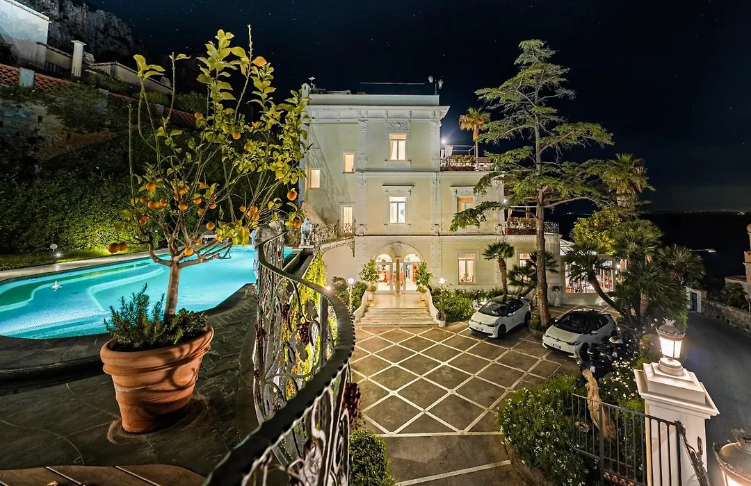 Luxury Villa Excelsior Parco-1